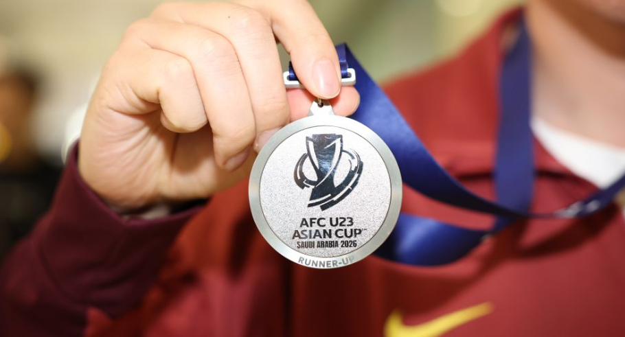 被战术耽误?王钰栋回应6场只进1球真相,朱广沪:他是一名天才