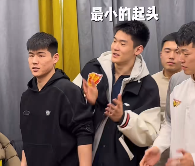 广东为胡明轩庆生！杜锋高待遇，多人摁头往蛋糕砸，想报复却未果